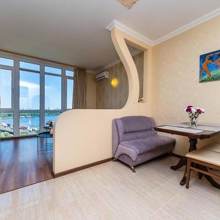 Apartments With Crazy Panoramic View Of The Dniepr Kiev Esterno foto