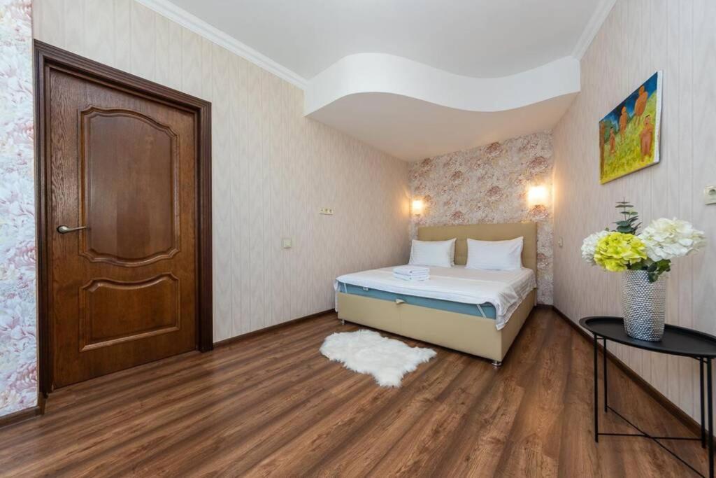 Apartments With Crazy Panoramic View Of The Dniepr Kiev Esterno foto