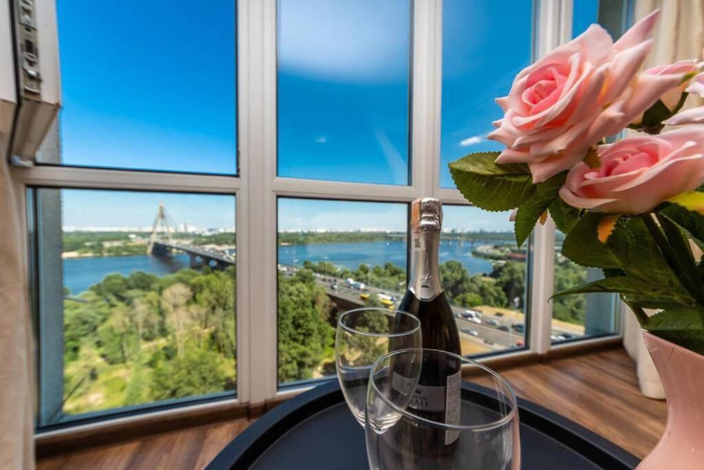 Apartments With Crazy Panoramic View Of The Dniepr Kiev Esterno foto