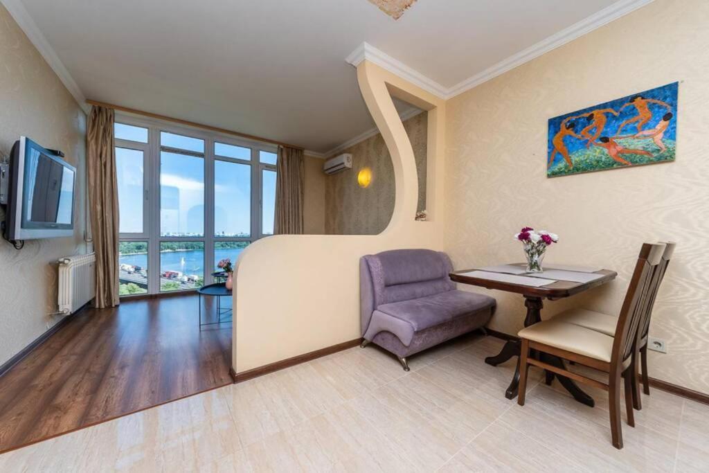 Apartments With Crazy Panoramic View Of The Dniepr Kiev Esterno foto