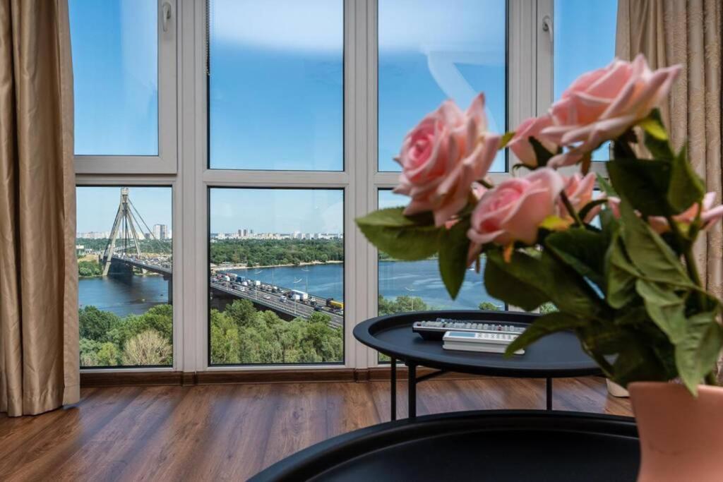 Apartments With Crazy Panoramic View Of The Dniepr Kiev Esterno foto