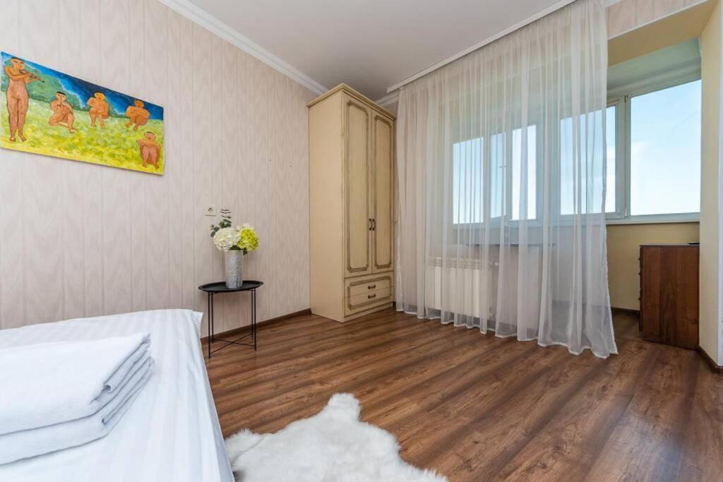 Apartments With Crazy Panoramic View Of The Dniepr Kiev Esterno foto