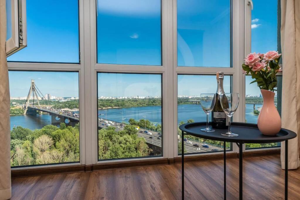 Apartments With Crazy Panoramic View Of The Dniepr Kiev Esterno foto