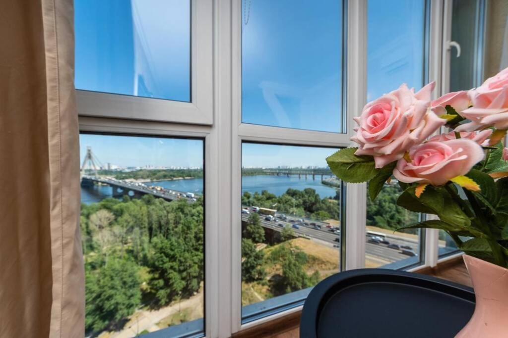 Apartments With Crazy Panoramic View Of The Dniepr Kiev Esterno foto