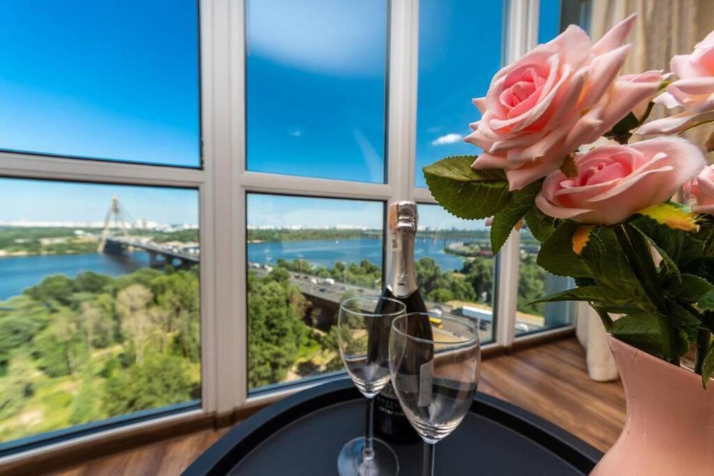 Apartments With Crazy Panoramic View Of The Dniepr Kiev Esterno foto