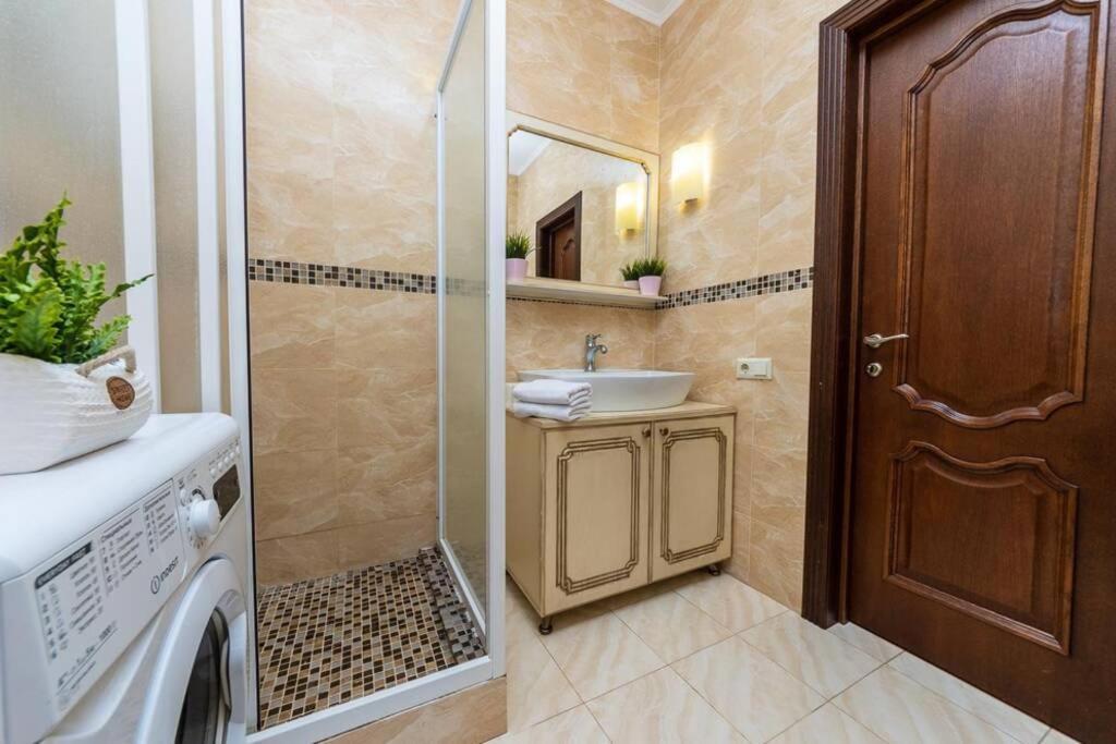 Apartments With Crazy Panoramic View Of The Dniepr Kiev Esterno foto