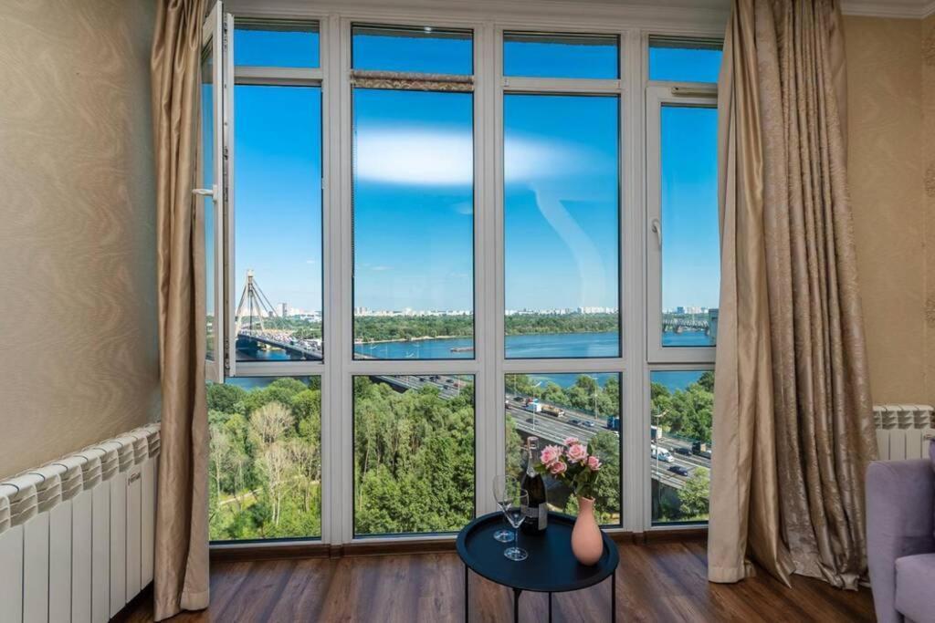Apartments With Crazy Panoramic View Of The Dniepr Kiev Esterno foto