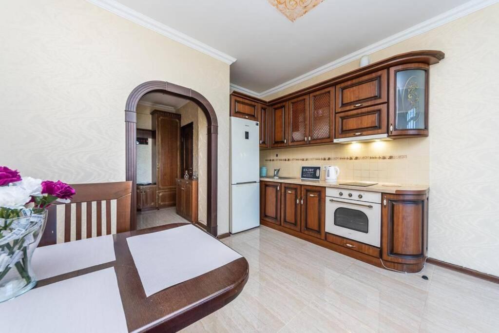Apartments With Crazy Panoramic View Of The Dniepr Kiev Esterno foto